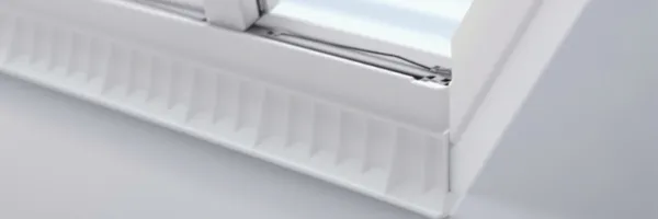 Close-up gootstuk dakraam waterafvoer